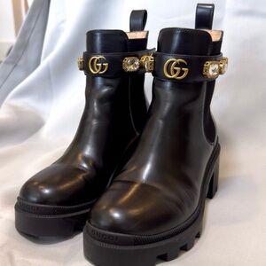 Gucci Trip Black Leather Women's Boots with Jewel Strap